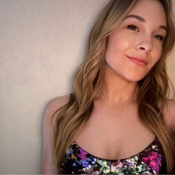 Meet your Posher, Lauren - Picture 2 of 3